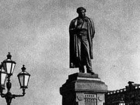 Памятник Пушкину в Москве. Фото: с сайта optilink.ru (c)