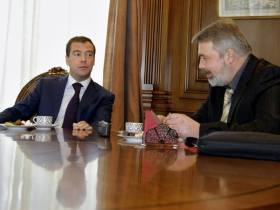 Дмитрий Медведев и главный редактор "Новой газеты" Дмитрий Муратов. Фото с сайта cache.daylife.com