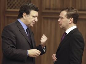 Жозе Мануэл Баррозу и Дмитрий Медведев на саммите Россия - ЕС в Хабаровске. Фото с сайта daylife.com