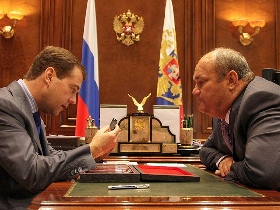 Дмитрий Медведев и Василий Бочкарев. Фото с сайта: www.kremlin.ru