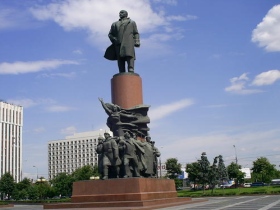 Памятник Ленину на Калужской площади. Фото: www.fotka.by