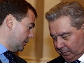 Дмитрий Медведев и Леонид Полежаев, фото с сайта omskpress.ru