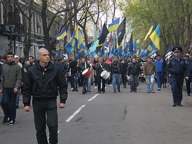Украинские националисты. Фото с сайта www.img.nr2.ru