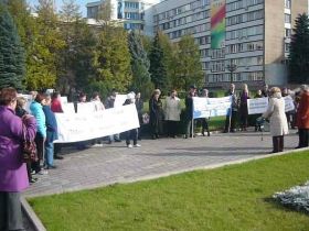 Митинг в защиту школы, фото с сайта uralpolit.ru