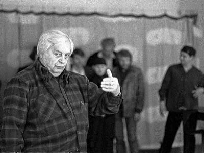 Юрий Любимов на репетиции "Доброго человека из Сезуана". Источник - http://teatr.pro-sol.ru/