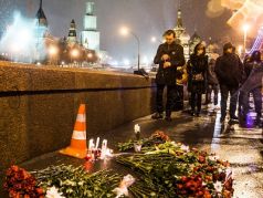 Место гибели Б.Немцова, первые часы 28.2.15. Фото: Е.Фельдман, novayagazeta.ru