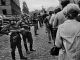 Жители Праги под прицелом советских оккупантов, 1968 г. Фото: pavelrudnev.livejournal.com