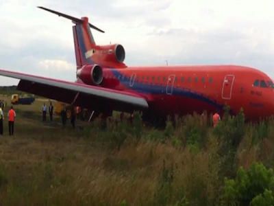 Самолет выкатился за пределы ВПП в Уфе. Фото: news.day.az
