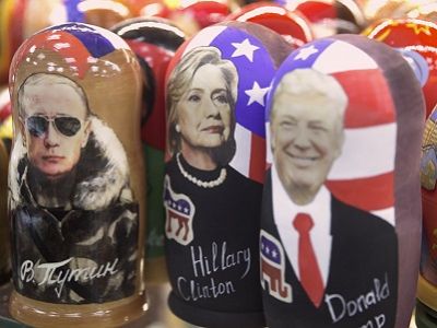 Матрешки "Выборы в США" и "Путин". Фото АР, источник - spektr.press