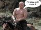 Путин с голым торсом. Фото: Каспаров.Ru
