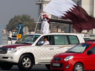 Доха, столица Катара. Флаг Катара. Фото: sonyaandtravis.com