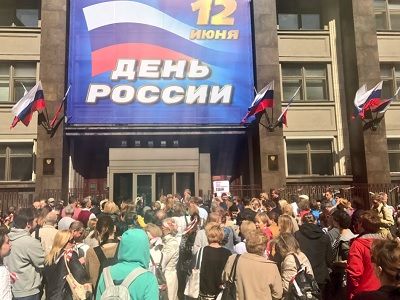 Протест против реновации у Госдумы. Фото: twitter.com/olyakuznetsova