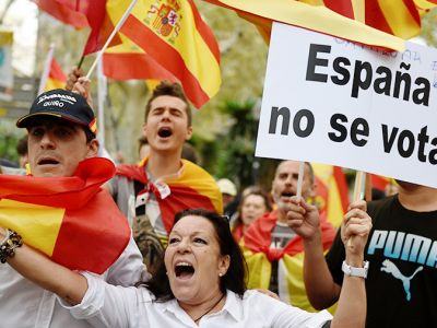 Митинг в поддержку единой Испании в Барселоне. Источник - iz.ru, фото Reuters
