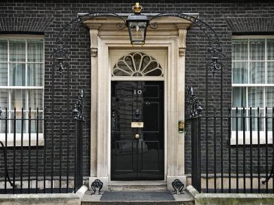 Даунинг-стрит, 10, резиденция британских премьер-министров. Источник - ru.wikipedia.org