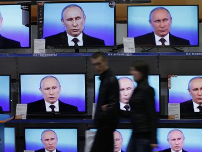 Путин в телевизоре. Фото: PolitRussia.com