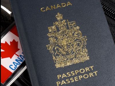 Паспорт гражданина Канады. Фото: nashvancouver.com