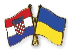 Флаги Хорватии и Украины. Фото: www.crossed-flag-pins.com