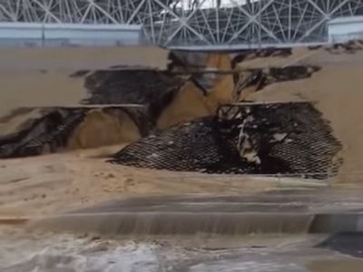 Затопленная "Волгоград Арена". Фото: скриншот видео YouTube-канала "НаФутболе"