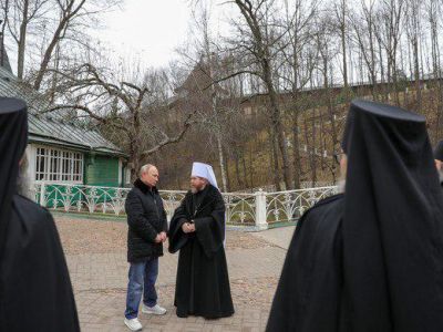 Владимир Путин в Псково-Печерском монастыре, ноя. 2018. Фото: echo.msk.ru