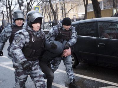 Задержание Игоря Ясина. Фото: novayagazeta.ru / Антон Карлинер