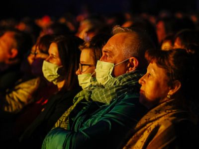 Зрители на концерте во время пандемии коронавируса . Фото: Артем Геодакян/ТАСС