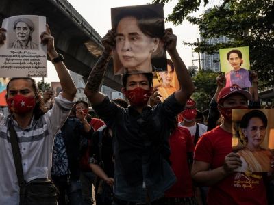 Демонстрация сторонников Аун Сан Су Чжи в Мьянме. Фото: www.nytimes.com
