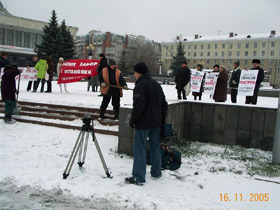 Пикет против самостроя в Омске. Фото Каспарова.Ru
