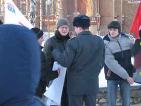 Задержание организаторов, фото Дениса Сайфина, сайт Каспаров.Ru