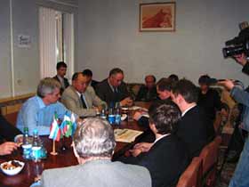 Заседание оппозиции, фото Роберта Загреева, сайт Каспаров.Ru