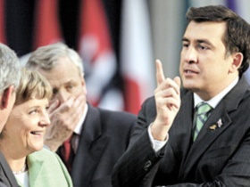 Ангела Меркель  и Михаил Саакашвили. Фото: ng.ru