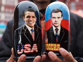 Матрешка с изображением Барака Обамы и Дмитрия Медведева. Фото с сайта daylife.com