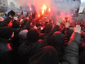 Футбольные фанаты на Манежной площади. Фото с сайта lenta.ru