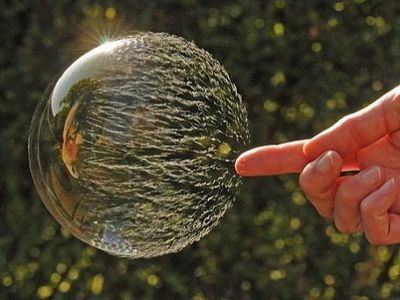 Лопнувший мыльный пузырь. Фото: netlore.ru