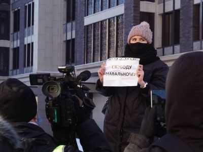 Лозунг "Свободу Навальному!" у здания Мосгорсуда, 2.02.21. Фото: @stormdaily