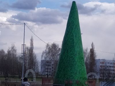 Арт-объект "Новогодняя елка". Фото: Екатерина Пиф, Каспаров.Ru