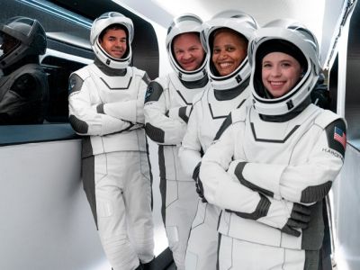 Экипаж корабля "Резилианс" (миссия Inspiration4): Джаред Айзекман, Крис Семборски, Сайан Проктор, Хейли Арсено. Фото: SpaceX